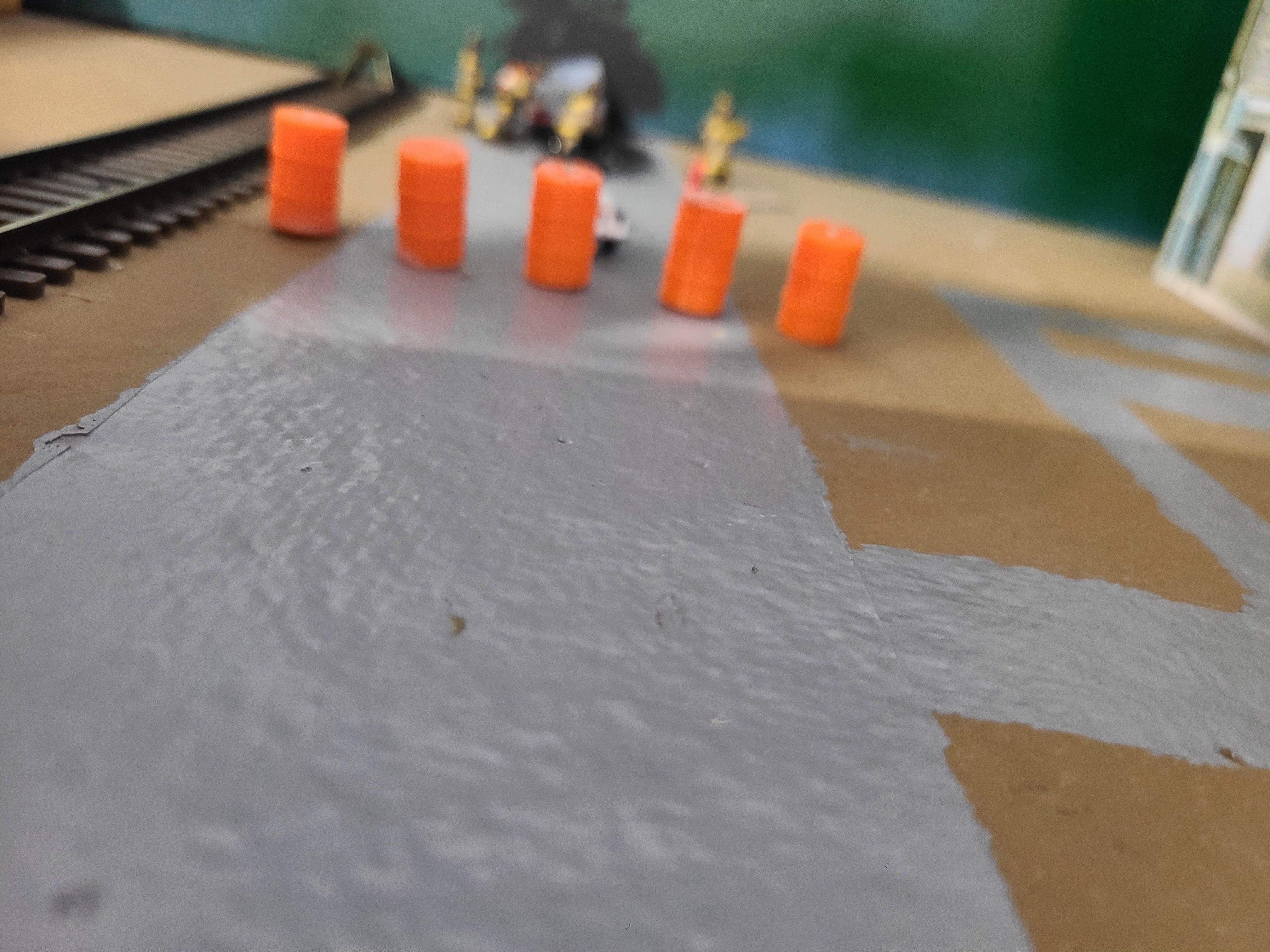 IP143 HO Scale Lighted construction barrels – Lights4Models