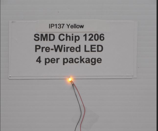 IP137  4 Yellow 3v SMD 1206 chips by Iron Penguin
